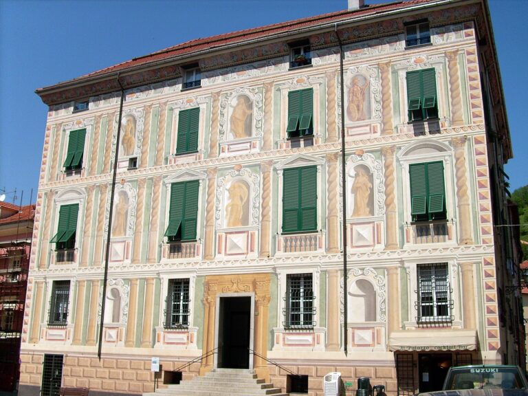 Palazzo Spinola con la facciata affrescata