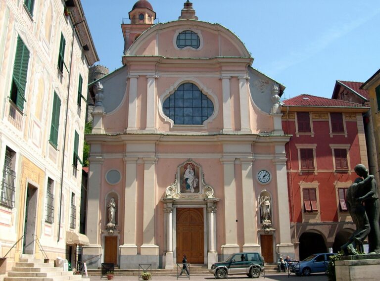 La facciata della chiesa della Natività di Maria Vergine