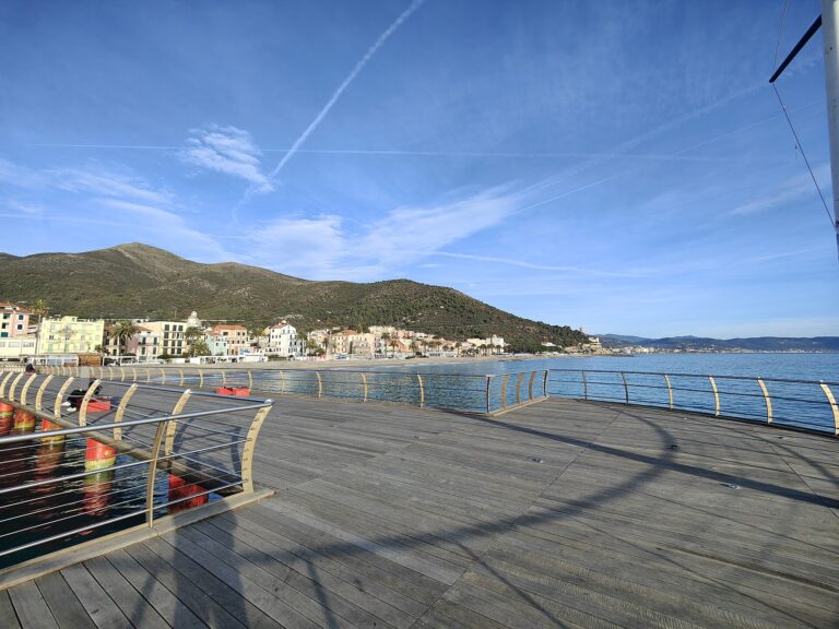 Ceriale vista dalla passerella sul mare