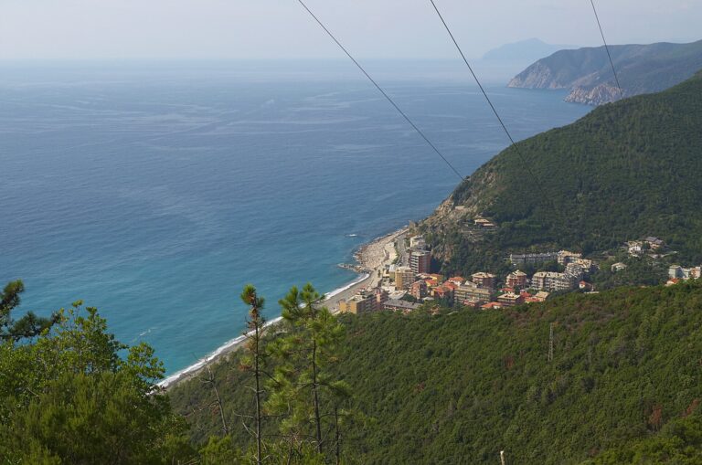 Deiva Marina tra il mare e le colline