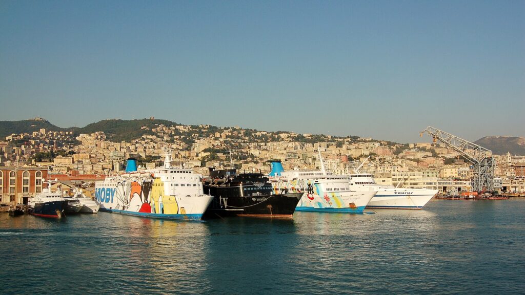 Traghetti Moby ormeggiati nel porto di Genova con la città sulle colline