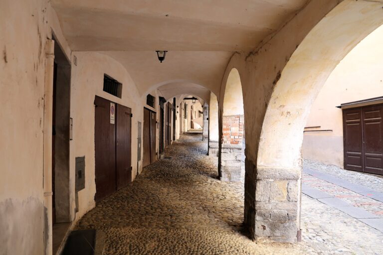 I portici di via Gastaldi a Taggia