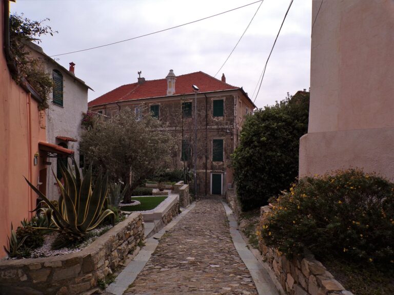Il borgo di Rollo sopra Andora