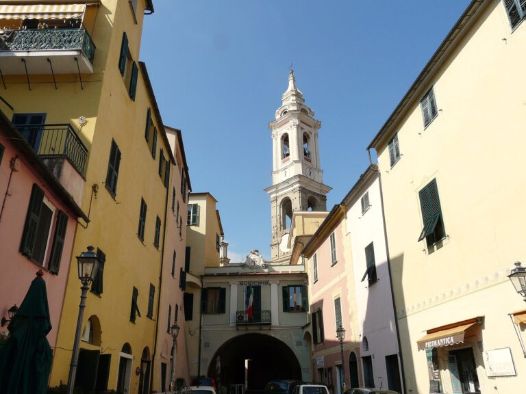 Il campanile di San Tommaso a Dolcedo