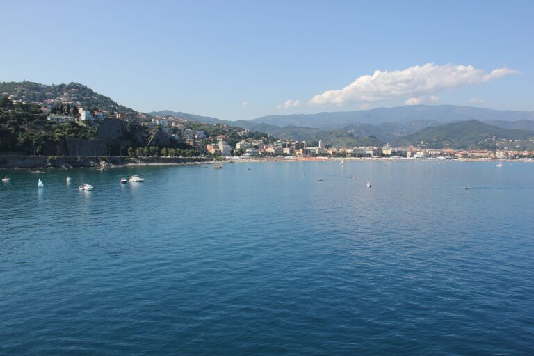 Il golfo di Albissola Marina dal mare