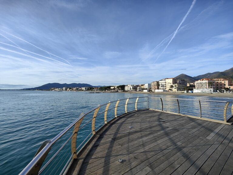 Il pontile Carlo Camino a Ceriale