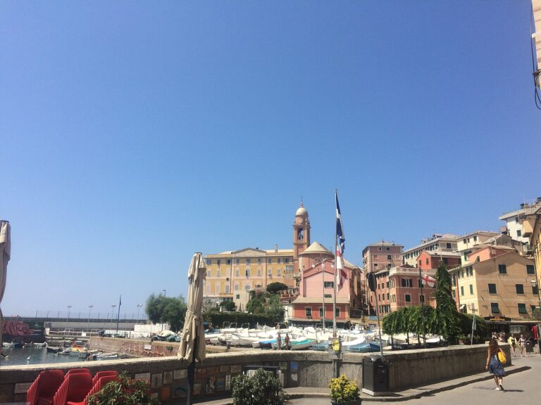 Il porticciolo e la chiesa di Nervi