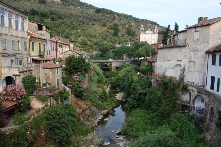 Il torrente Prino e le case di Dolcedo