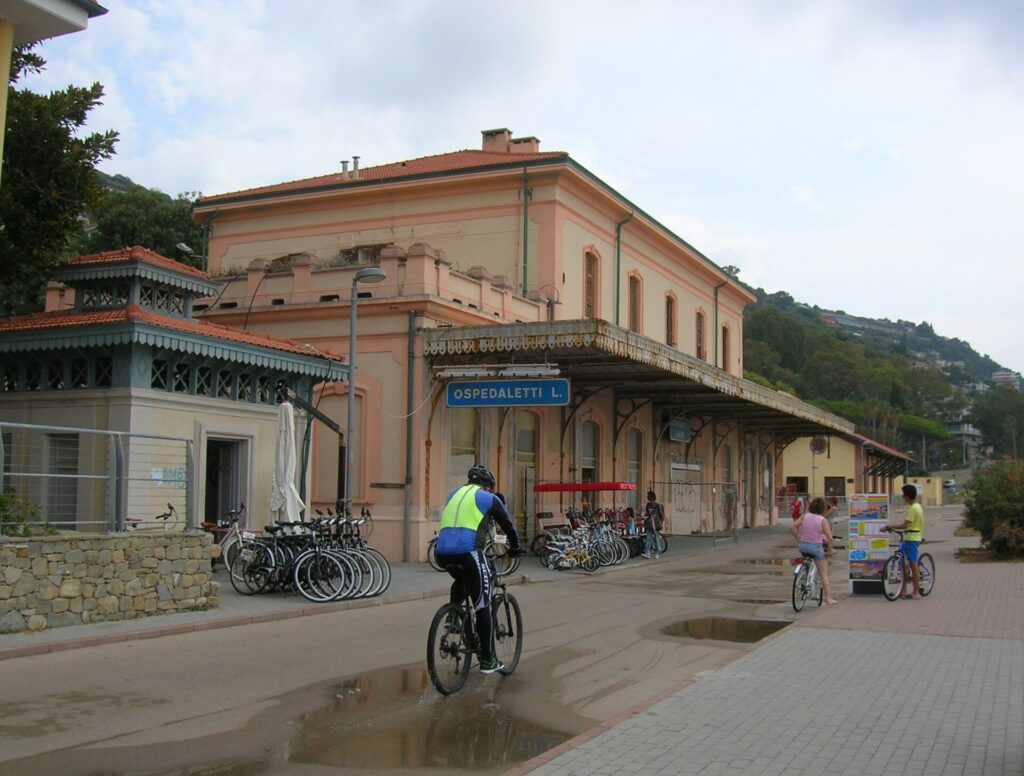 L'ex stazione di Ospedaletti con il noleggio bici
