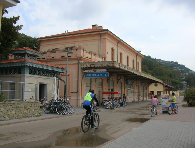 L'ex stazione di Ospedaletti con il noleggio bici