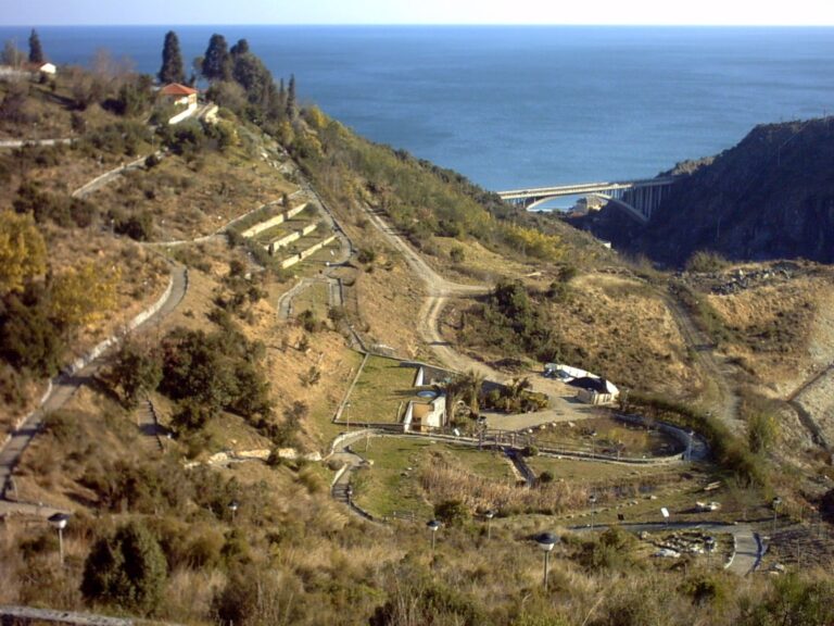 L'orto botanico di Villa Beuca sopra il mare