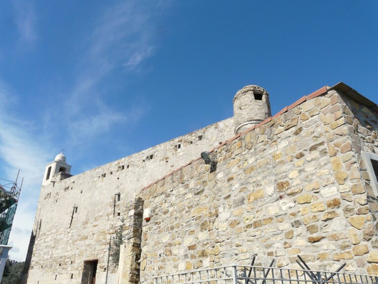 La chiesa-fortezza di San Pietro a Lingueglietta