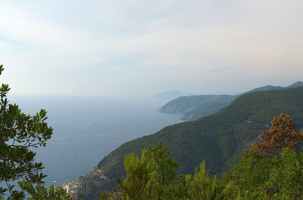La costa a ponente di Deiva Marina