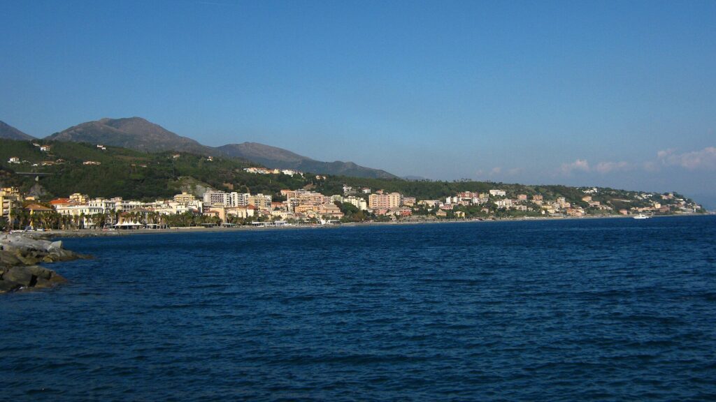 La costa di Cogoleto vista dal mare