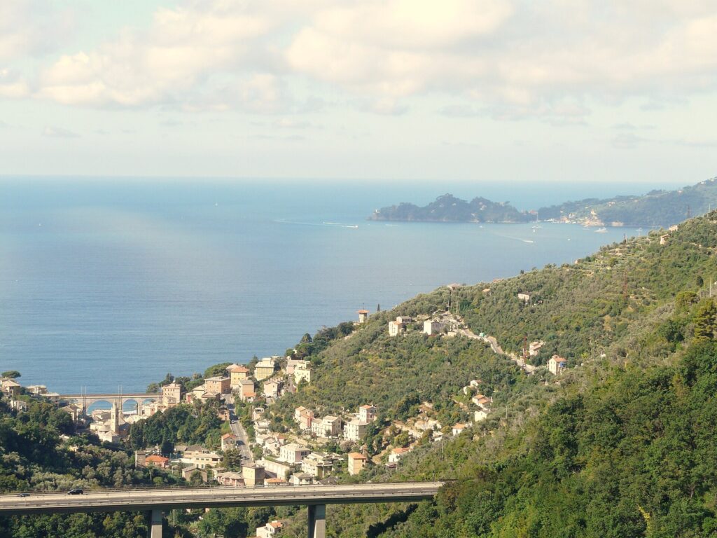 La costa di Zoagli verso il promontorio di Portofino