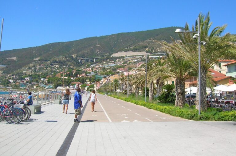 La pista ciclabile del Ponente ligure a Ospedaletti