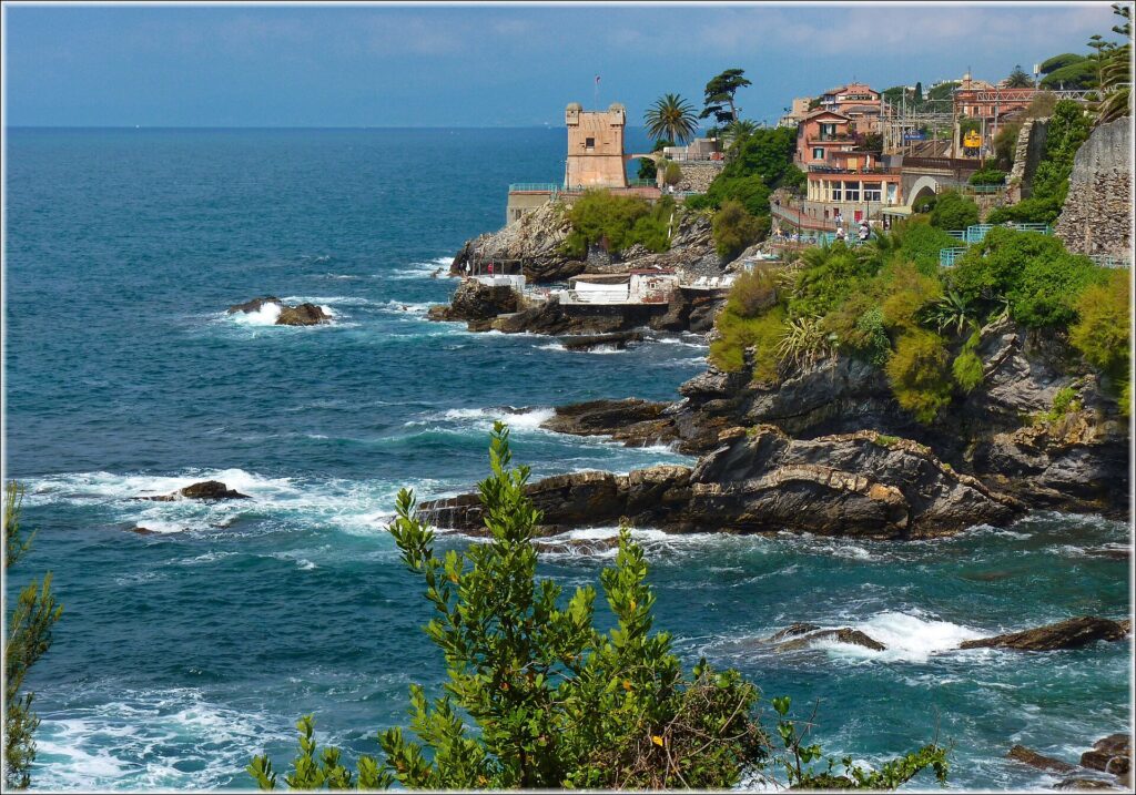 La scogliera di Nervi con la Torre Gropallo