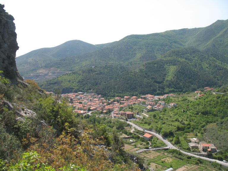 La Val Varatella e Toirano dalle rocce