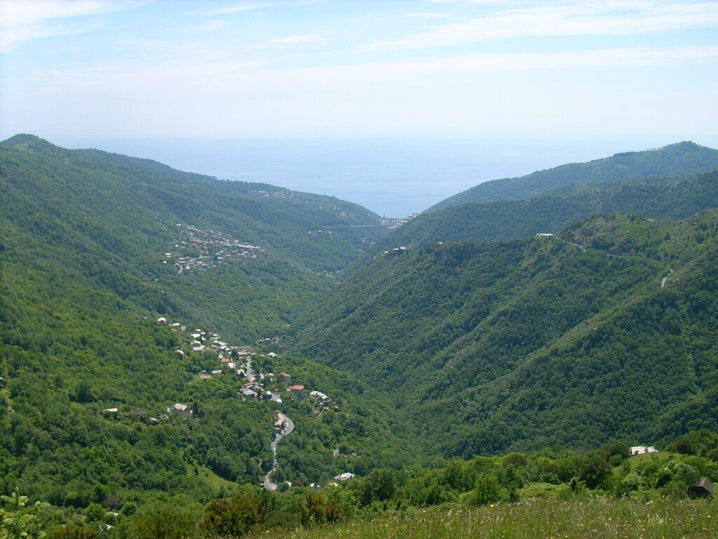 La valle del torrente Sori dal monte Cornua