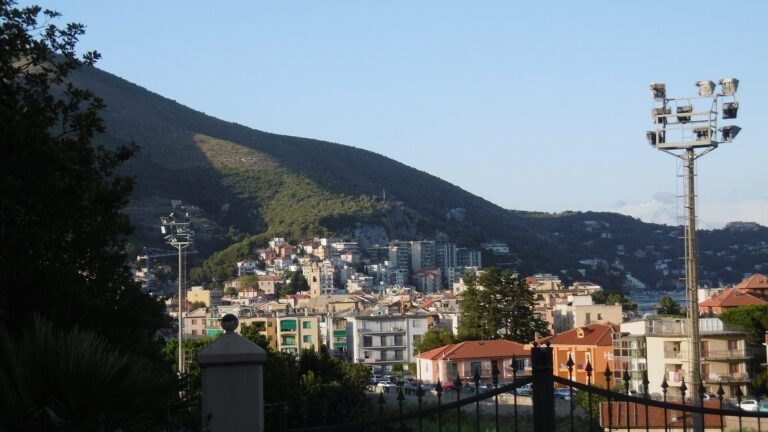 Le case di Spotorno sulla collina
