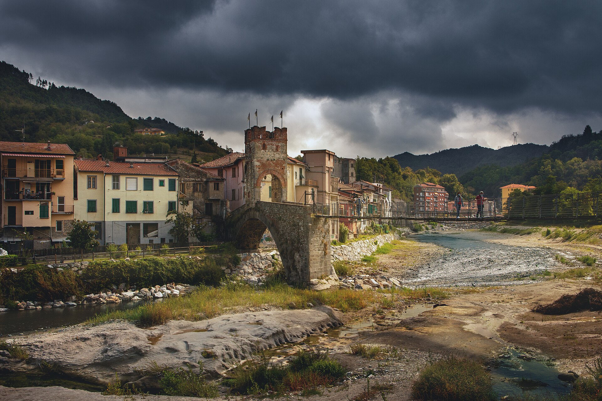 Il ponte della Gaietta a Millesimo, con la porta e la torre