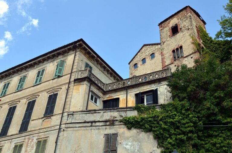 Villa Scarzella e il castello Del Carretto a Millesimo