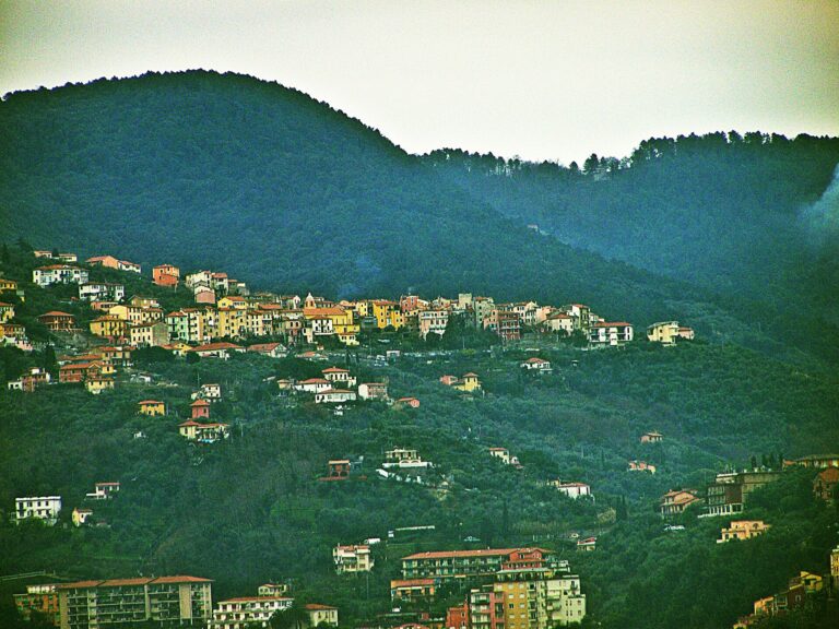 Montemarcello sulle colline sopra il Golfo dei Poeti