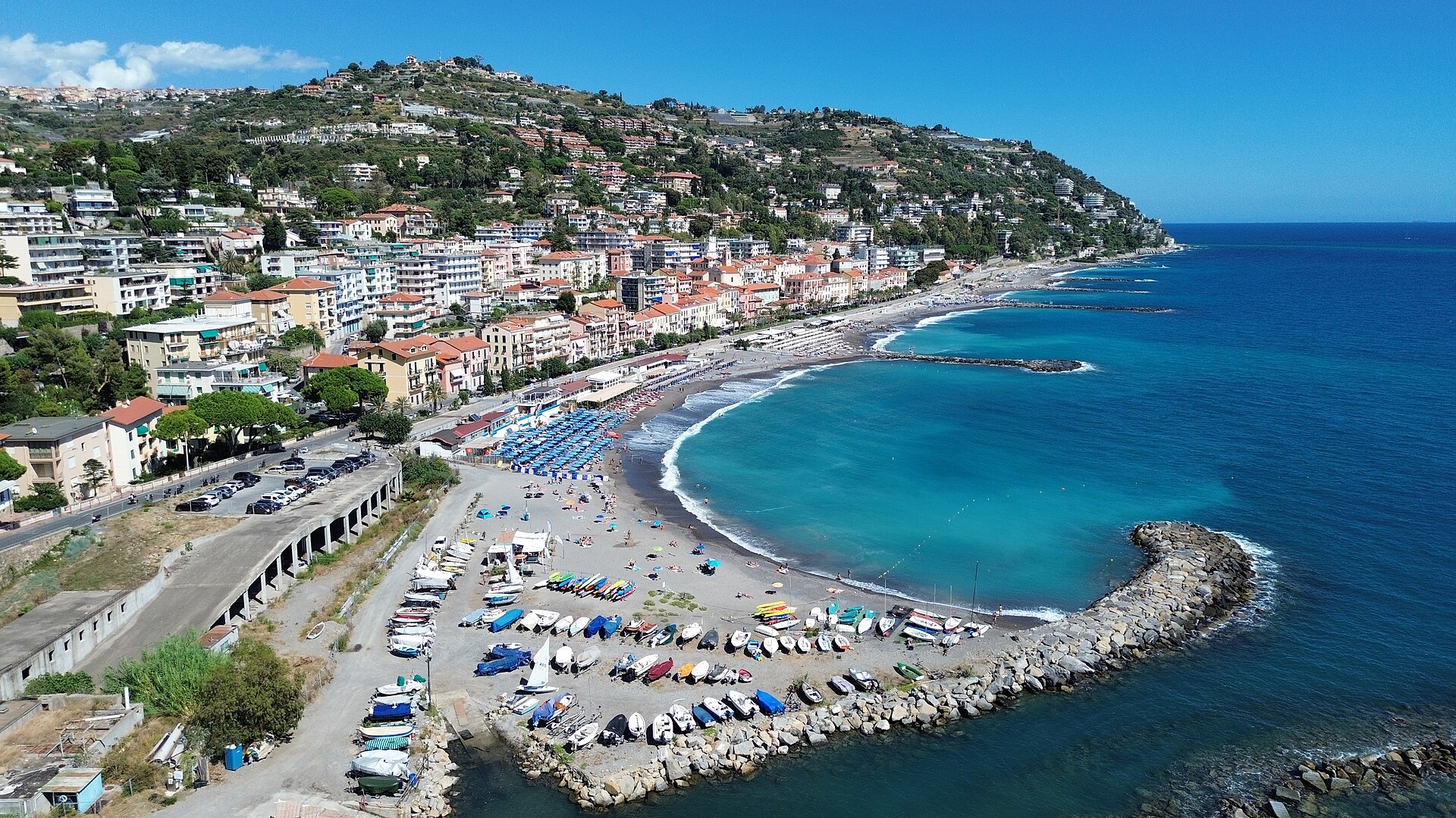 Ospedaletti e il mare dall'alto