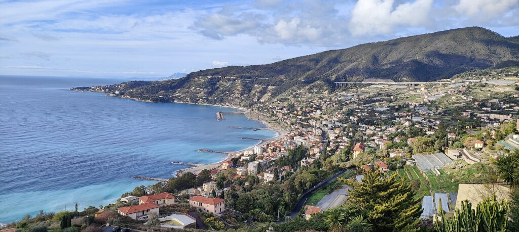 Ospedaletti vista da Capo Nero