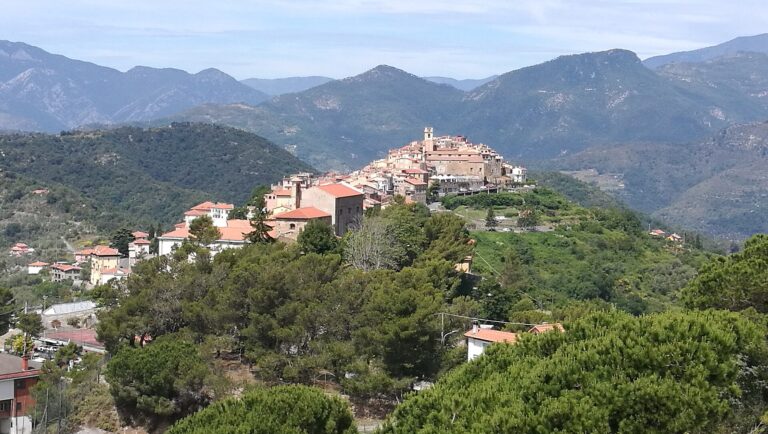Perinaldo tra le montagne dell'entroterra