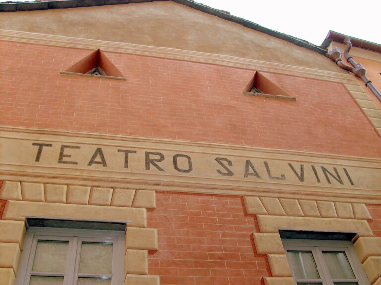 La facciata del Teatro Salvini a Pieve di Teco