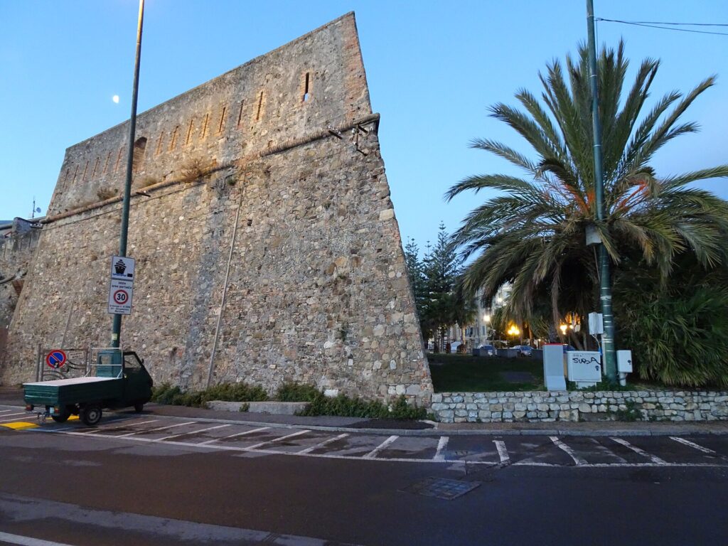 Il Forte di Santa Tecla a Sanremo all'alba