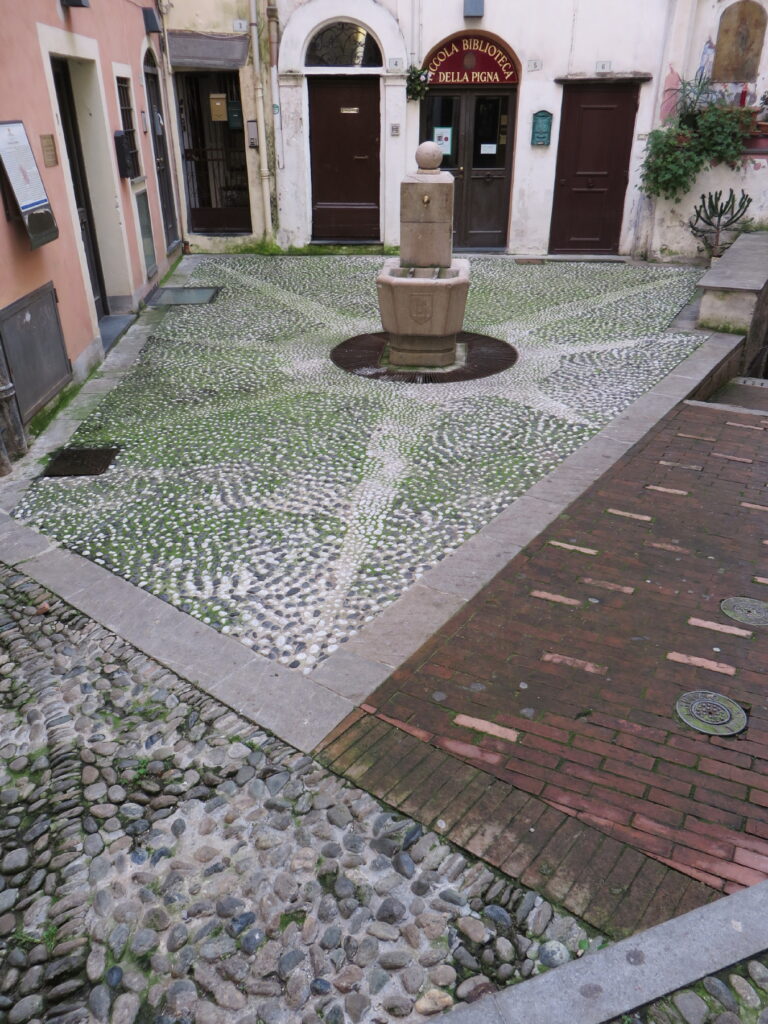 Piazza Capitolo, nella Pigna di Sanremo