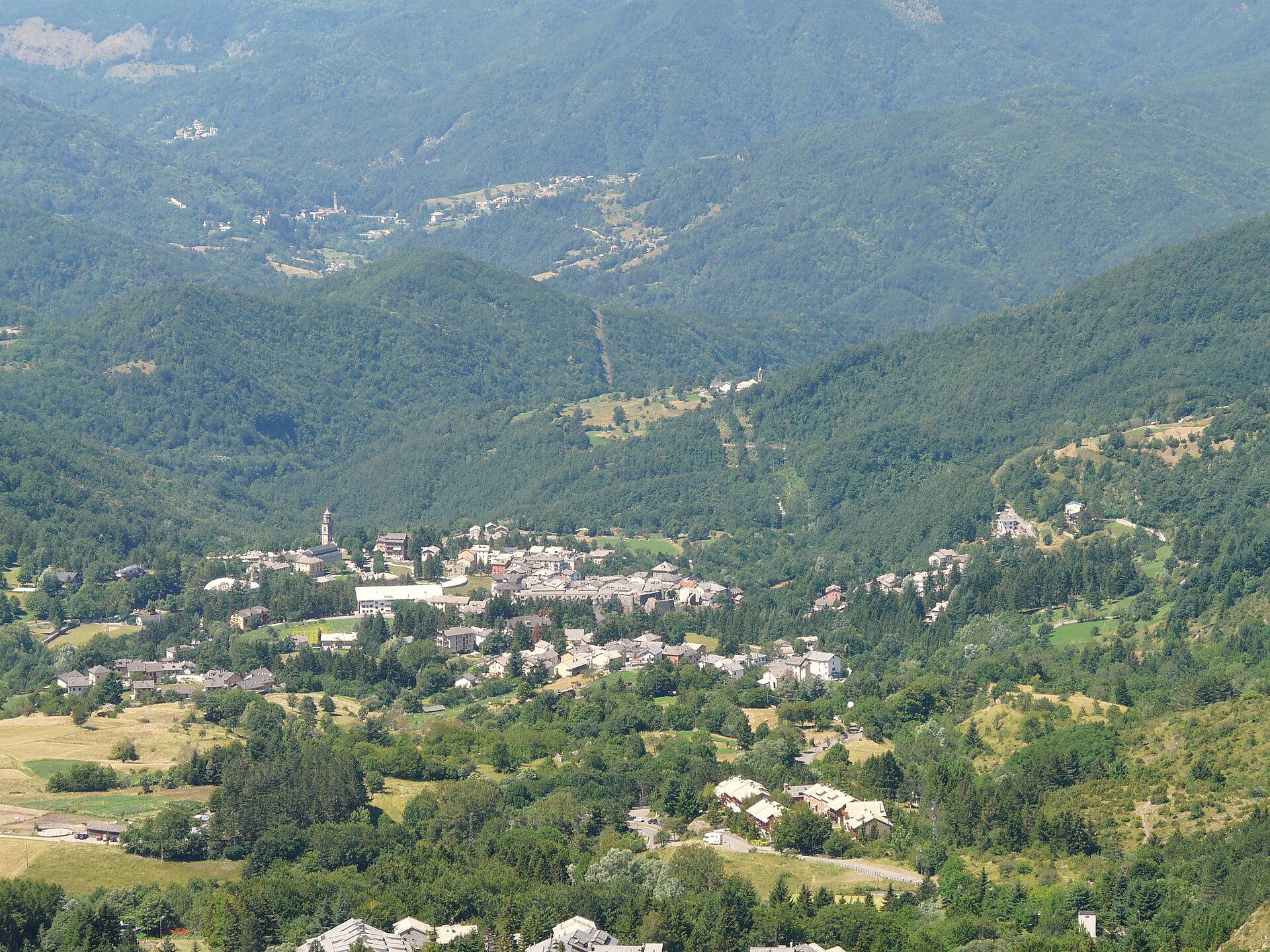 Santo Stefano d'Aveto e la Val d'Aveto viste dall'alto