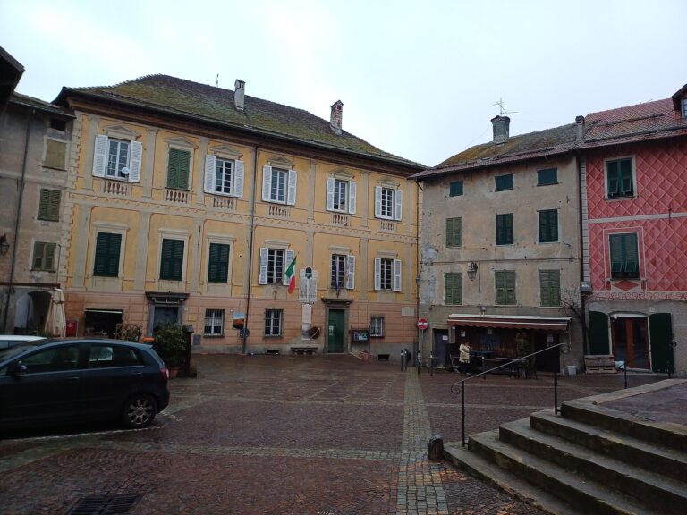 Piazza Concezione e Palazzo Doria-Perrando, oggi municipio di Sassello