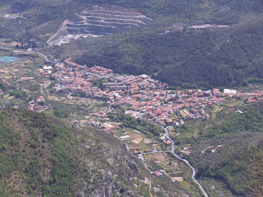 Toirano vista dall'alto