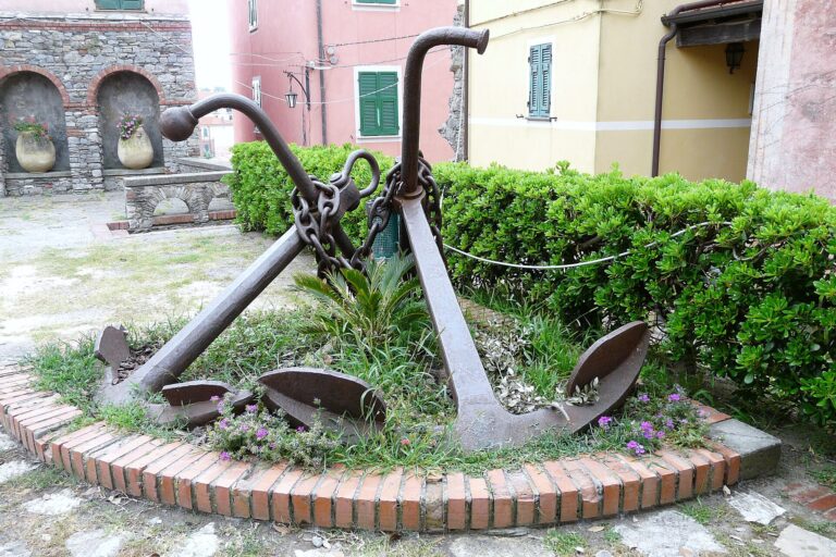 Un'ancora nel centro di Montemarcello