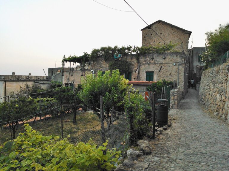 Un angolo di Verezzi tra gli orti