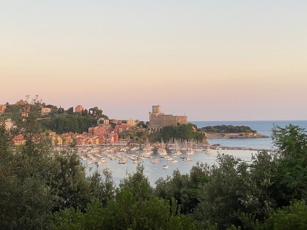 Il castello di Lerici visto dal parco di Villa Marigola