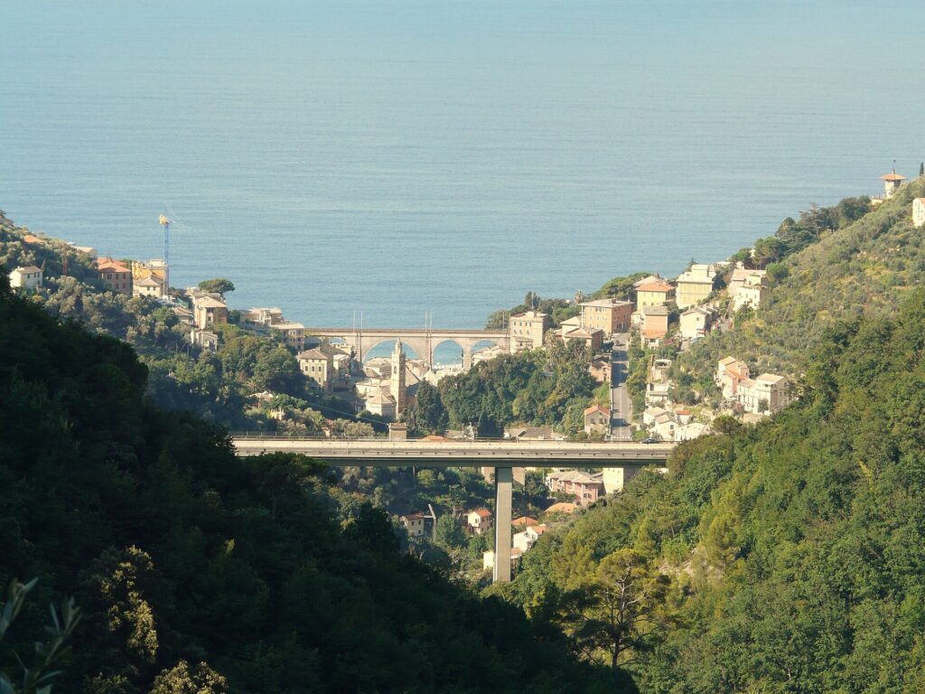 Zoagli e il viadotto tra le colline